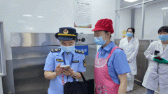 舌尖护航送中考 建牢校园食堂食物平安“ 